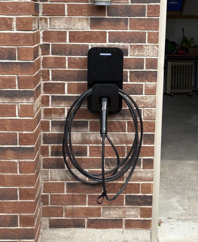 Borne de recharge installée à Brossard par bornotto