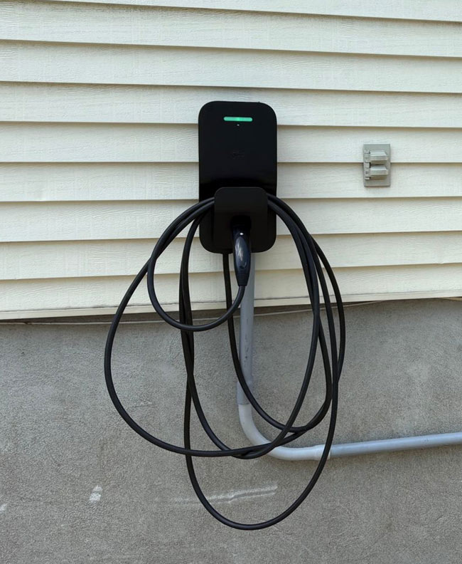 Borne de recharge installée à Saint-Hubert par bornotto