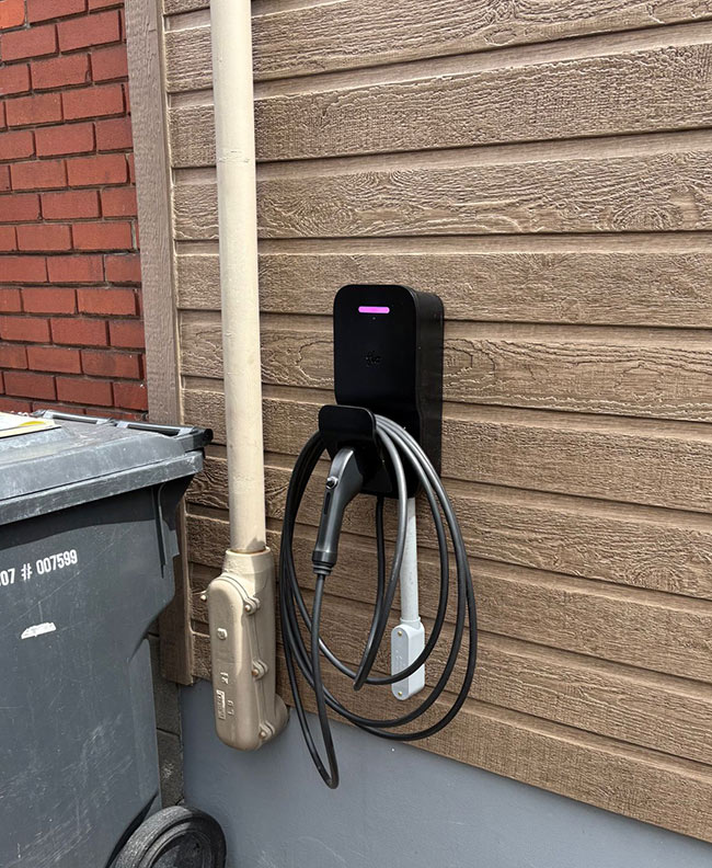 Borne de recharge installée à Longueuil par bornotto