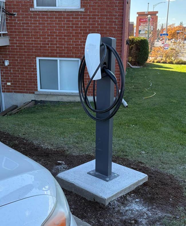 Borne de recharge installée à Saint-Hubert par bornotto