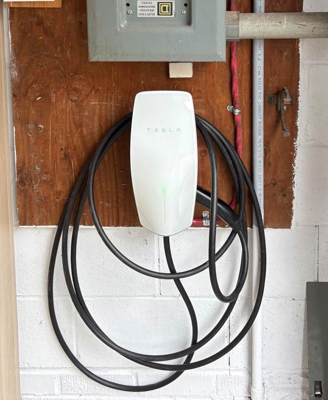 Borne de recharge installée à Saint-Hubert par bornotto